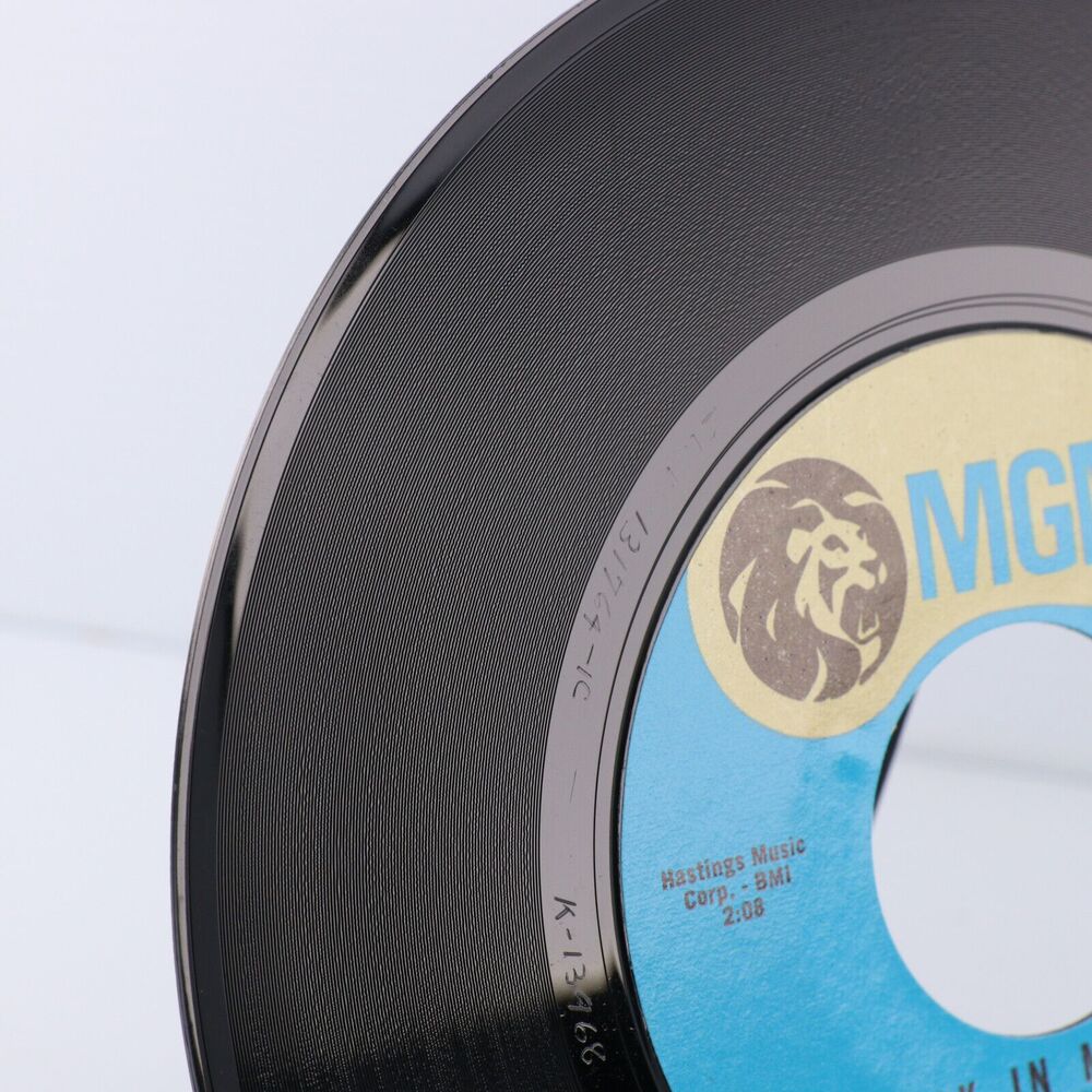 Hank Williams Jr. – It's All Over But The Crying / Rock In My Shoe 45 rpm Record - Picture 16 of 16